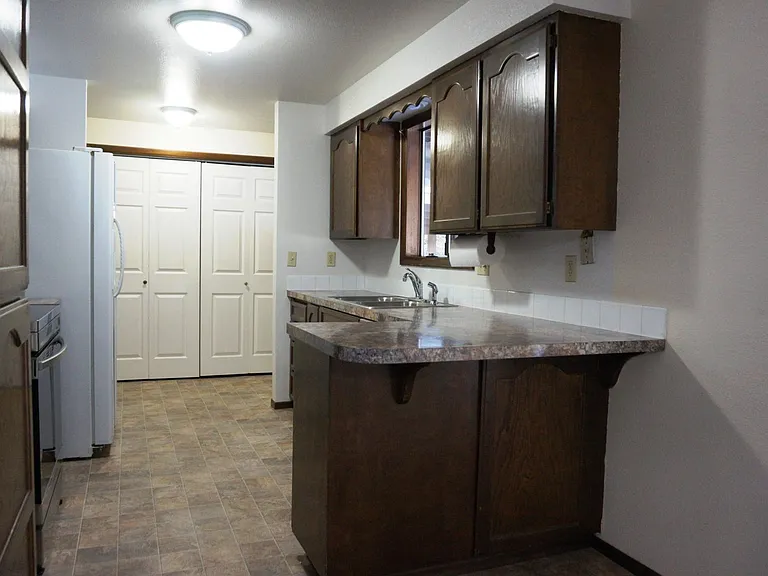 9615-9617 N Indian Trail Rd — Photo 6