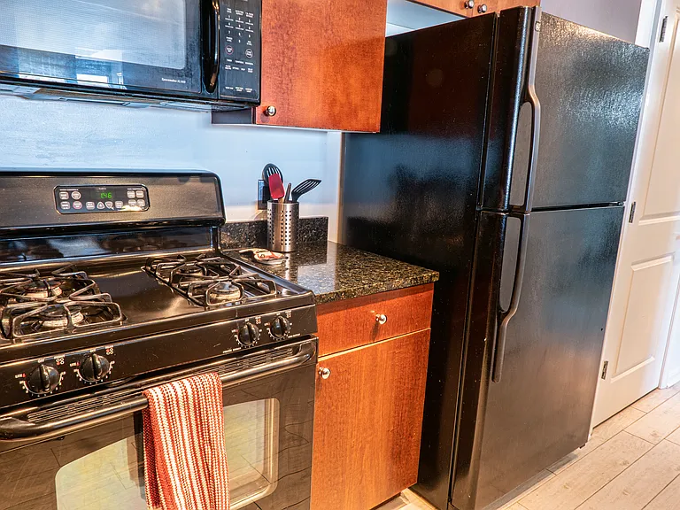 930 Wayne Ave #1307 — Photo 12