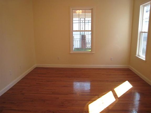 3rd image of 20 Dartmouth St