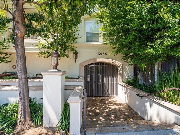 2nd image of 13935 Burbank Blvd APT 104