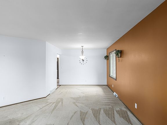 5th image of 525 Carl Schurz Dr