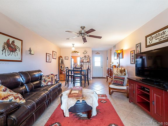 5th image of 1400 NW Tallwood Ave #308