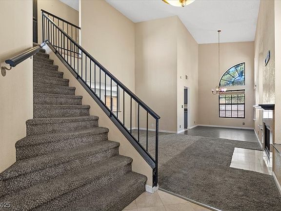 3rd image of 4821 Fiesta Lakes St