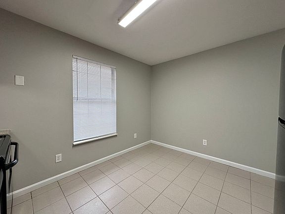 5th image of 415 Sharp Ln #32