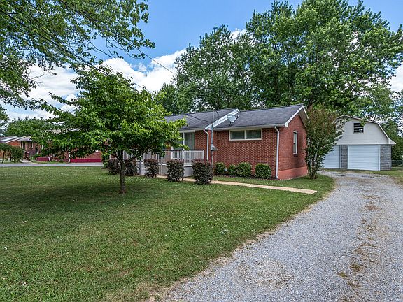 3rd image of 907 Brookfield Dr