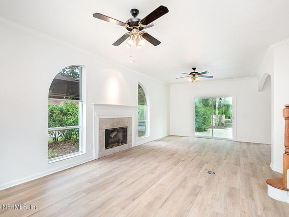 5th image of 2407 HAWKCREST Drive E