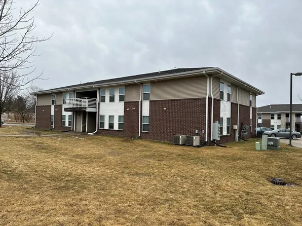 7510 Meadowlands Dr #2, Des Moines, IA 50320