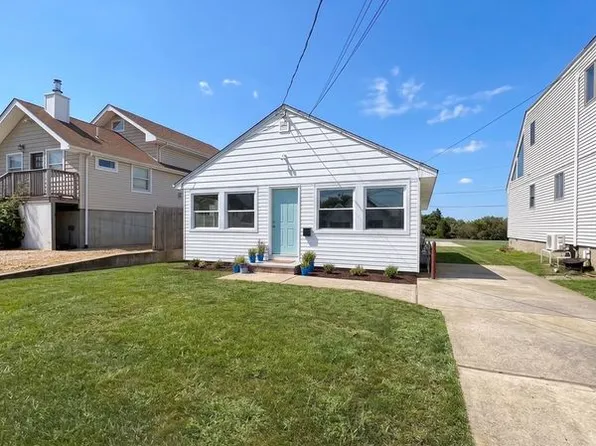 14 Lee Pl #N, Amityville, NY 11701