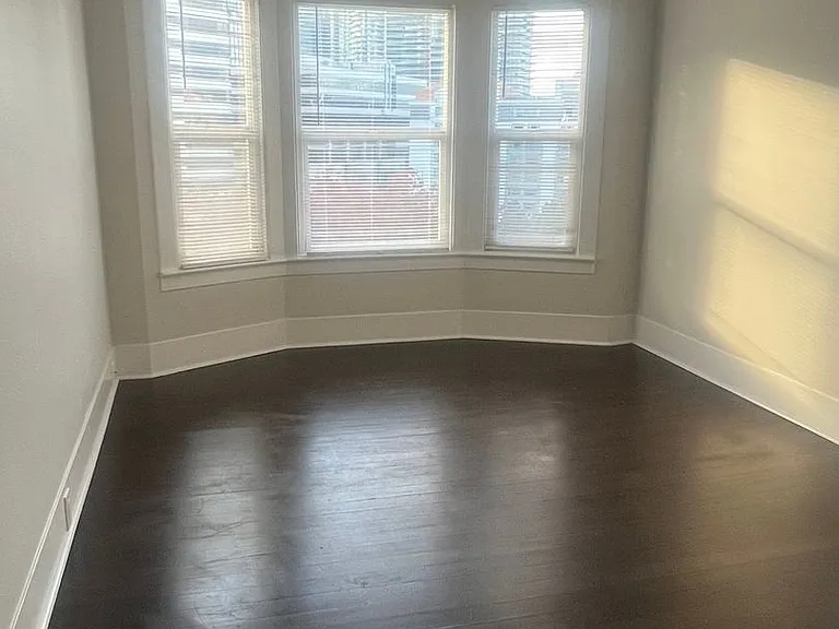 Great Location with Full Washer and Dryer in Unit and Full Kitchen! — Photo 42