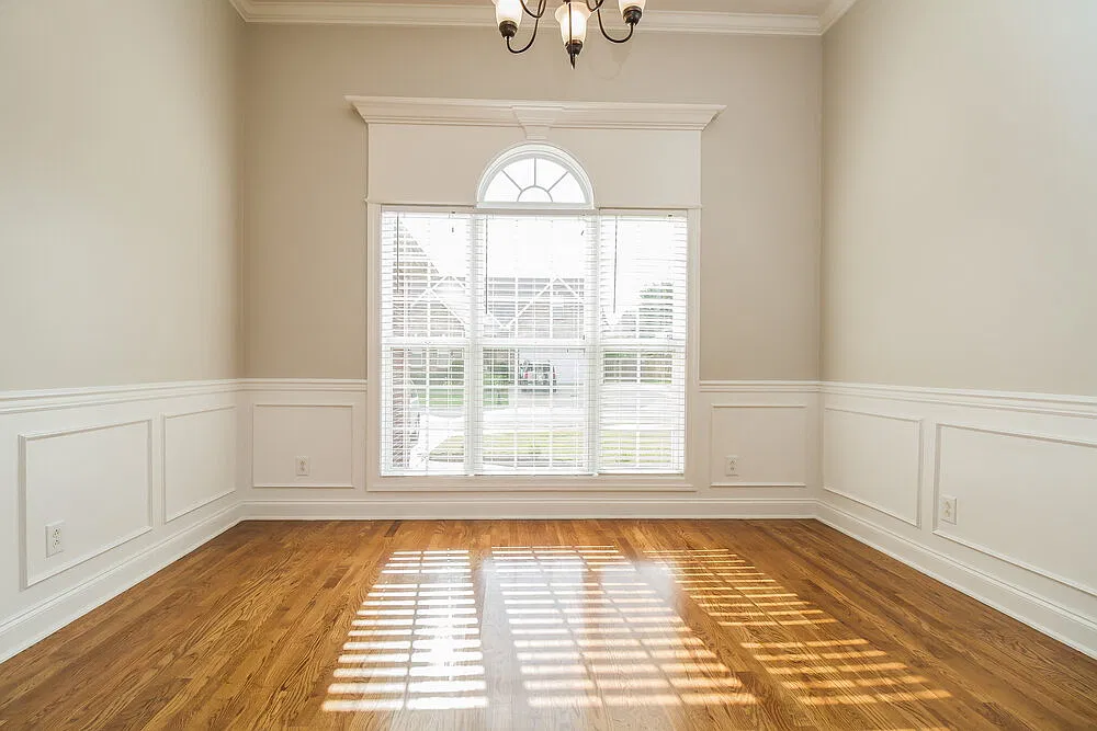 4 bed, 2.0 bath, 2021 sqft, $2,440 — Photo 3