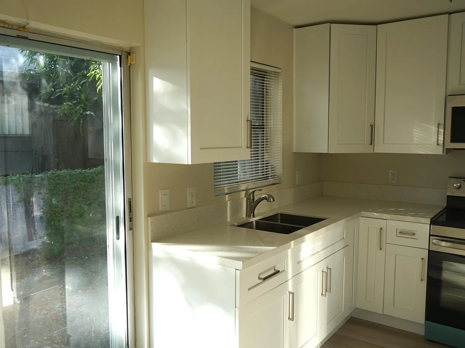 2 bed, 1.0 bath, 832 sqft, $1,900 — Photo 3