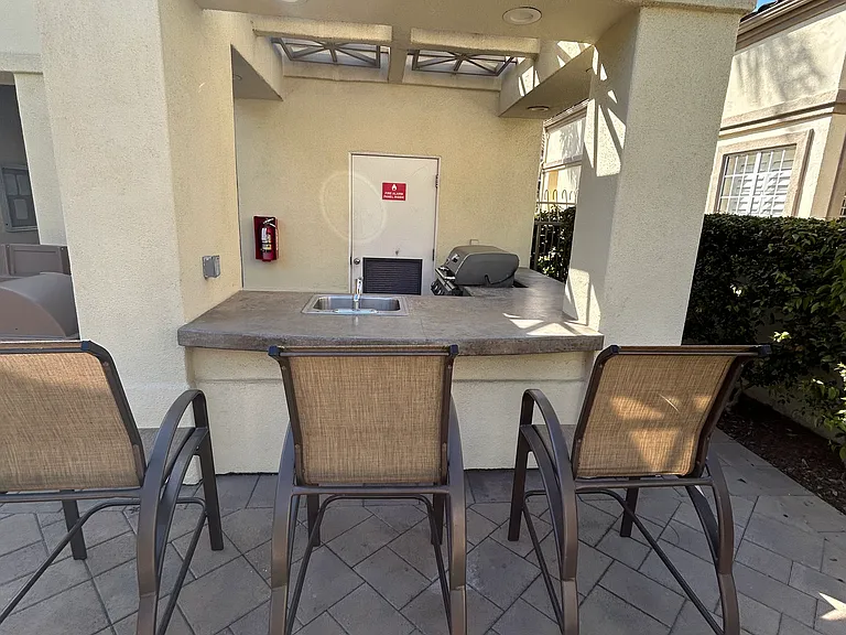 Common Area Grill and Kitchen Area