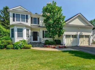 32 Pilgrim Rd, Needham, MA 02492