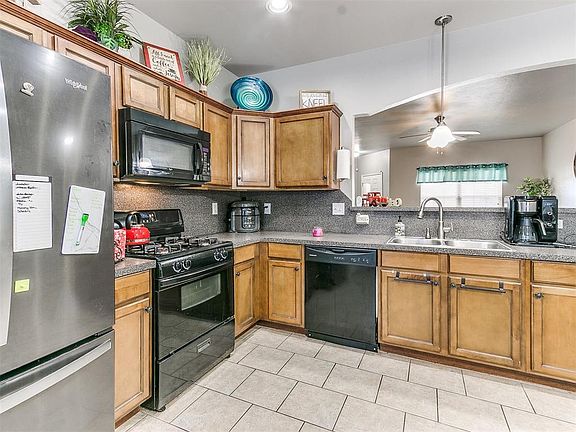 5th image of 11825 NW 133rd St