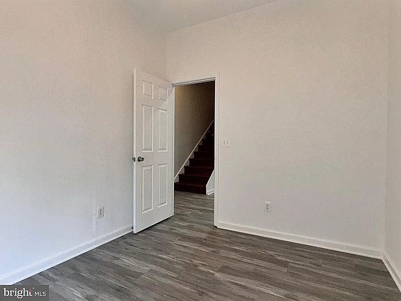 4th image of 503 N Lakewood Ave Room 4