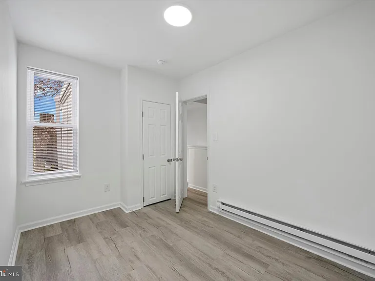1216 W Firth St — Photo 13