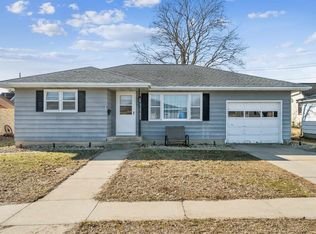 613 1st Ave E, Dyersville, IA 52040