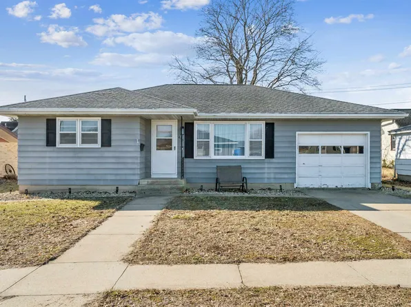 613 1st Ave E, Dyersville, IA 52040