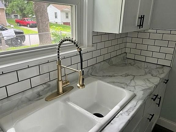 4th image of 805 N 11th St