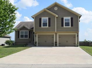 9903 E 222nd St, Peculiar, MO 64078