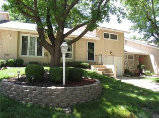 6527 W 49th St, Mission, KS 66202
