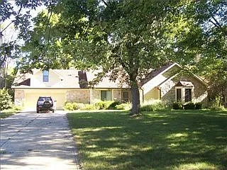 8235 Castlebrook Dr photo 1