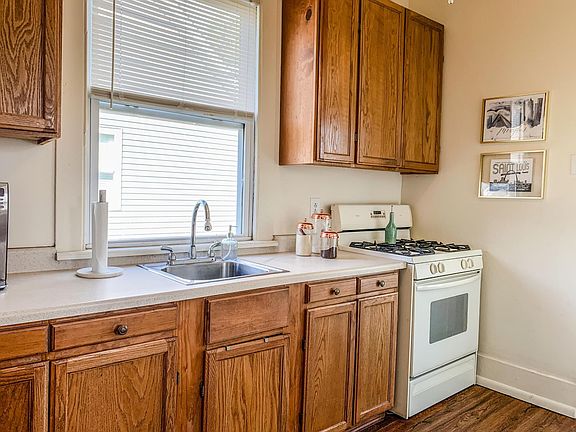 5th image of 235 E Clinton Pl