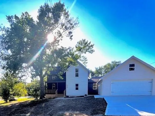 608 S Hickory St, Paola, KS 66071