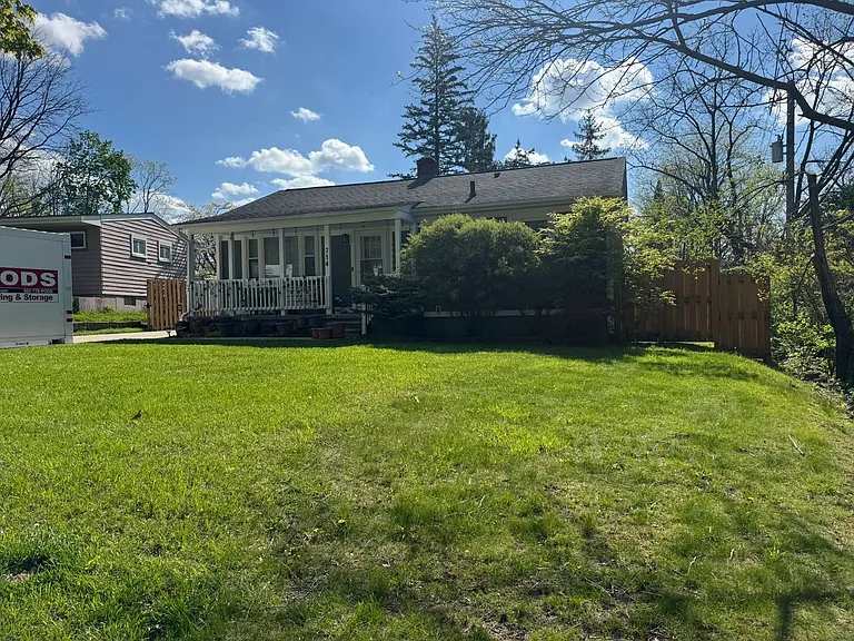 714 Pomona Rd — Photo 2