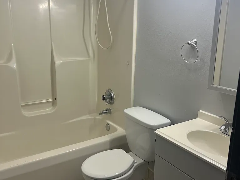 2105 W Lapham St #9 — Photo 12