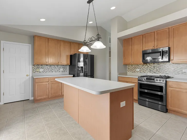1638 Fredericksburg Ln #1638 — Photo 6