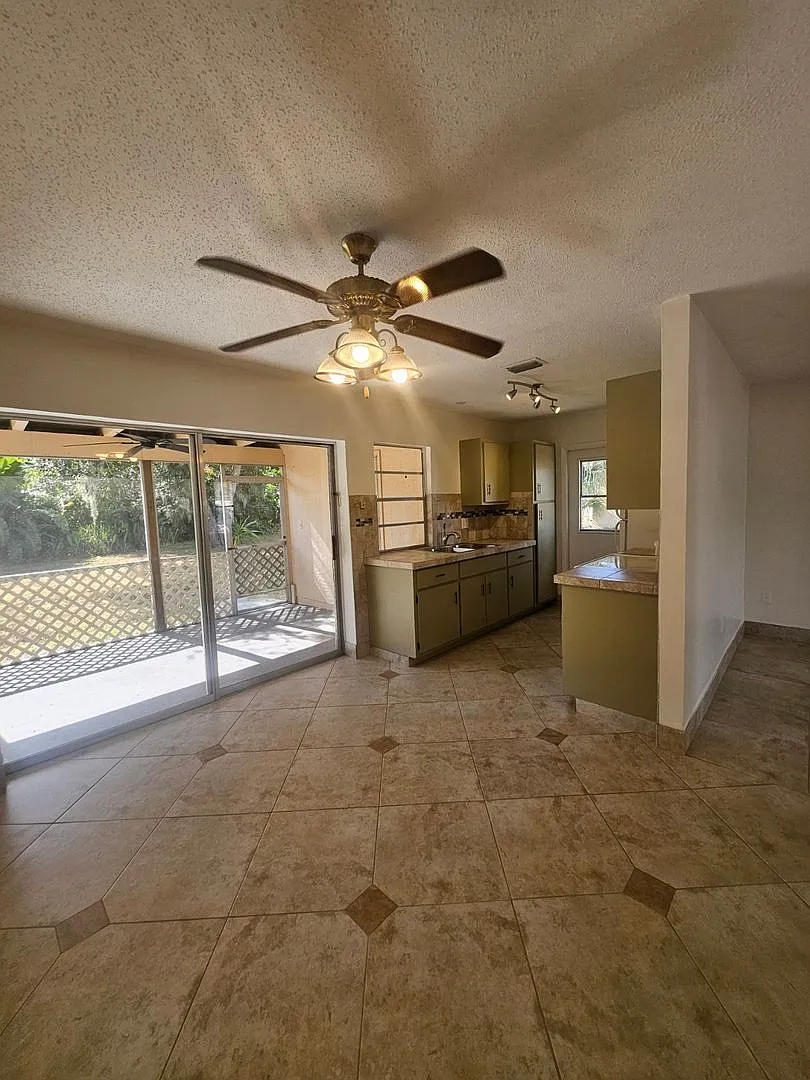 Single Family Home in Port Charlotte — Photo 4