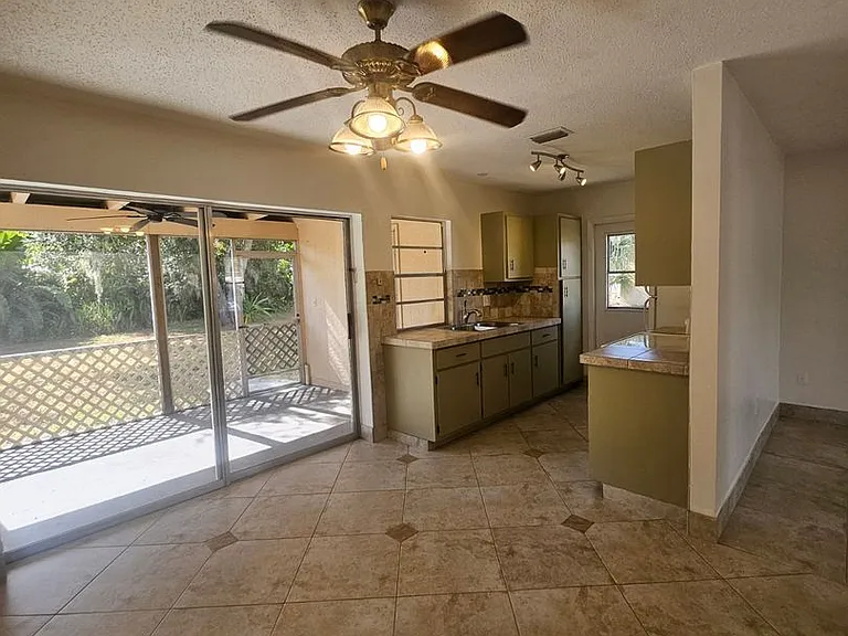 1225 Armsdale Ave — Photo 4