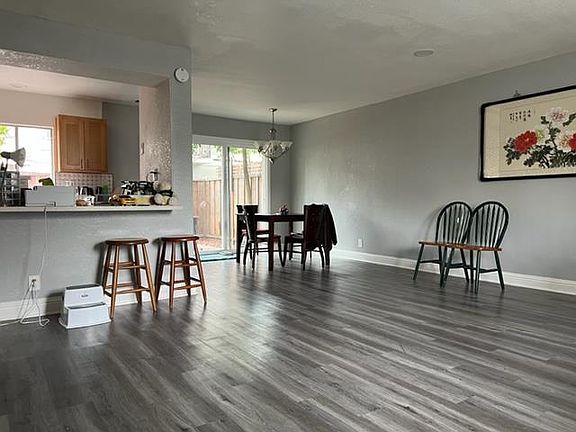 3rd image of 1362 McQuesten Dr APT C