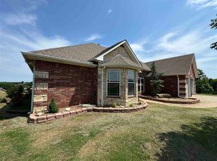 925 Riviera Dr, Cushing, OK 74023