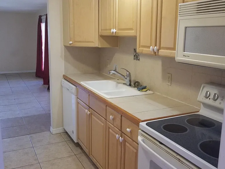 3165 Port Charlotte Blvd — Photo 4