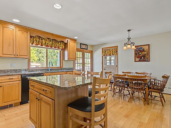 3rd image of 131 Maple Street