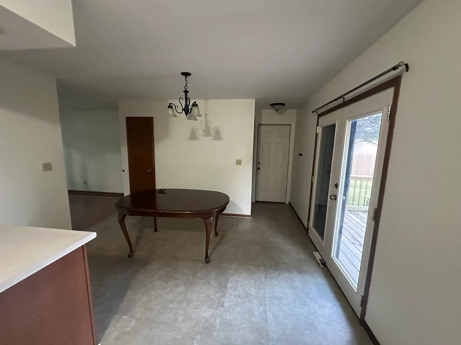 3 bed, 1100 sqft, $1,800 — Photo 3