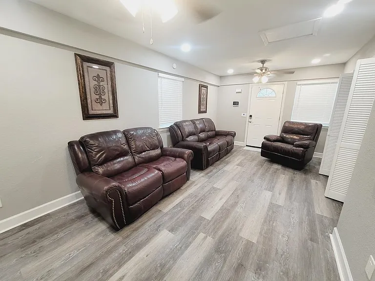 1906 Karen Ln — Photo 10
