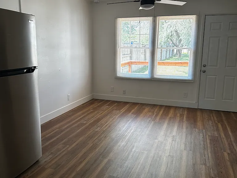 211 Washington St #7 — Photo 5