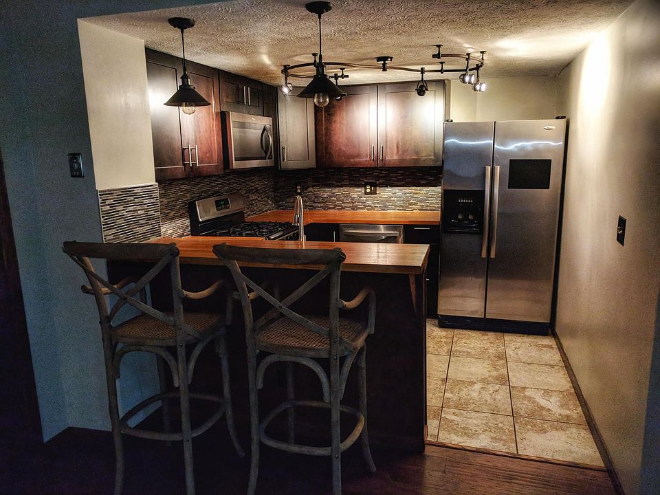 1st image of 582 Meredith Ln