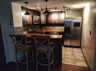 582 Meredith Ln, Cuyahoga Falls, OH