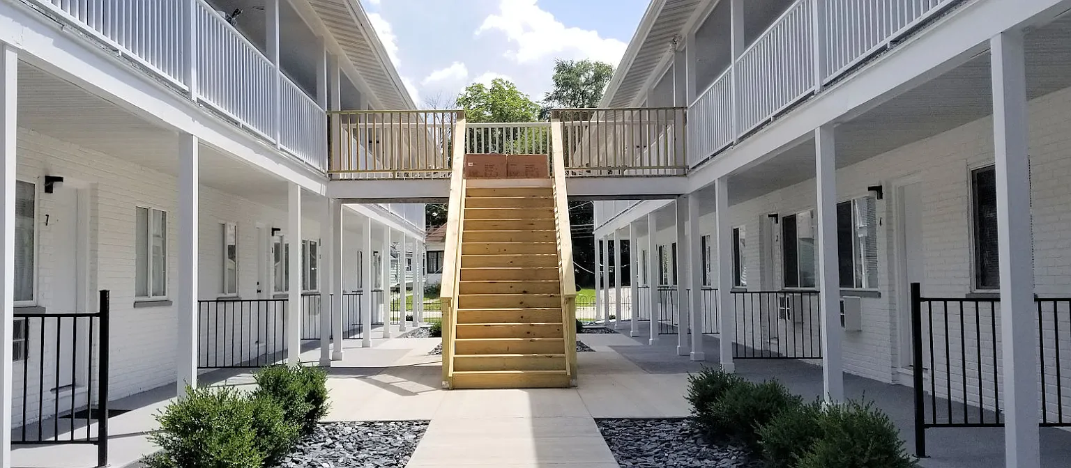 Carriage House — Photo 1