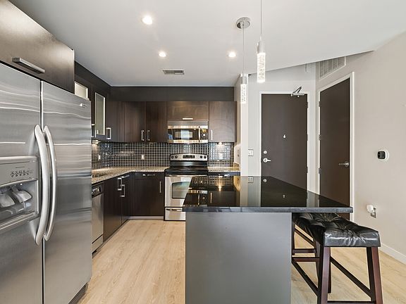 4th image of 600 12th Ave S APT 910