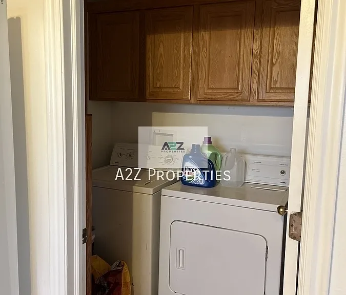 358 N Peach St — Photo 11