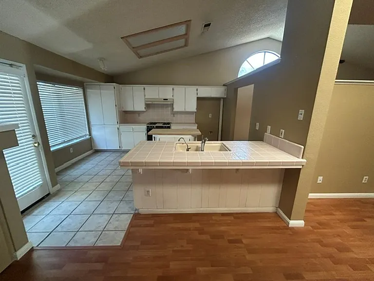 4927 W Hemlock Ave — Photo 7