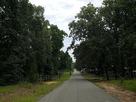 3rd image of 4251 Linda Ln