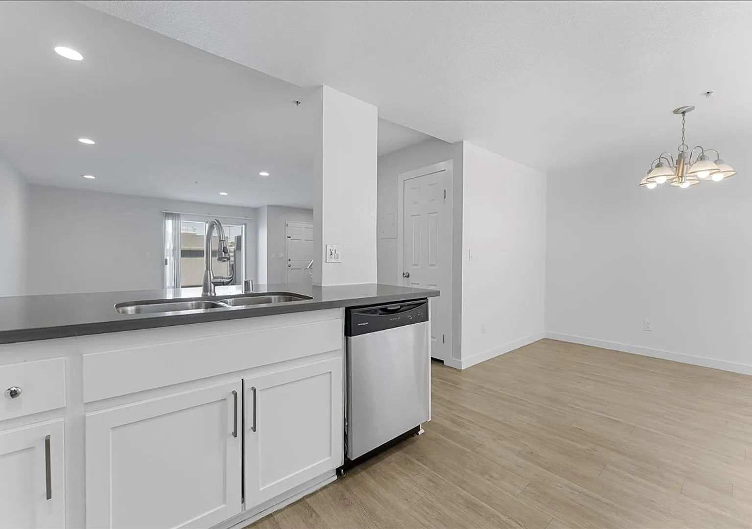 Beautiful Two Story Townhome Located In The Heart of Lawndale! — Photo 4