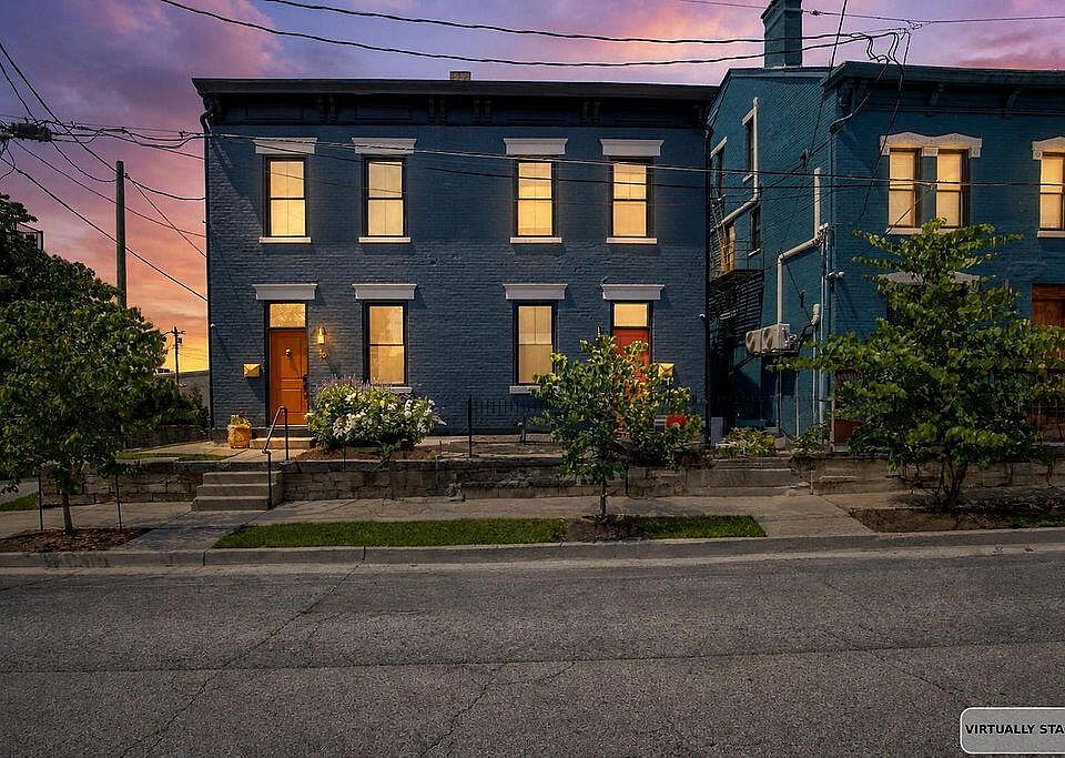 1st image of 16 W 10th St