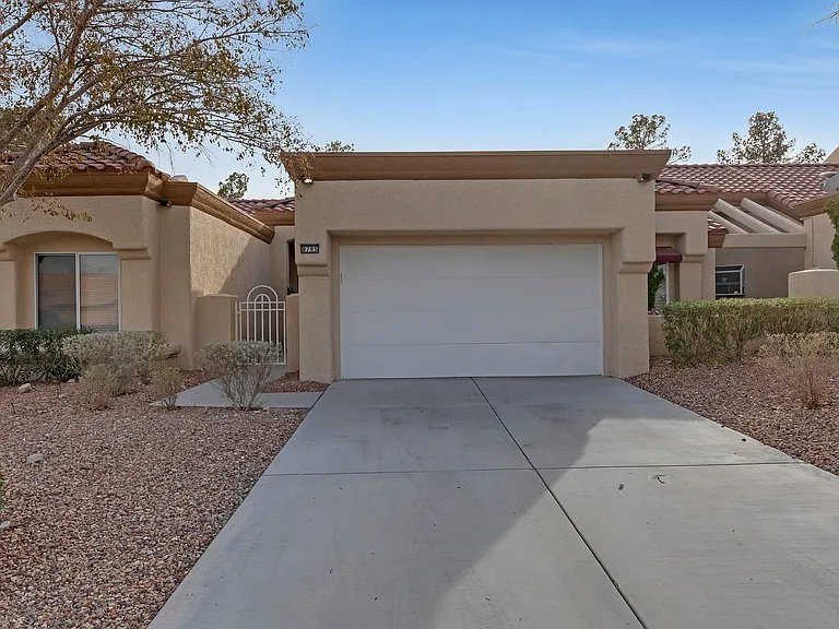 8705 Prairie Hill Dr — Photo 2